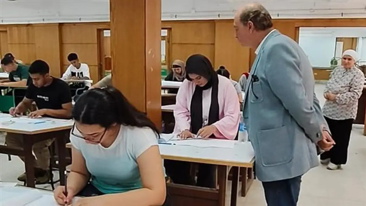 طلاب الثانوية العامة يؤدون اختبارات القدرات في جامعة العاصمة وسط تنظيم متميز