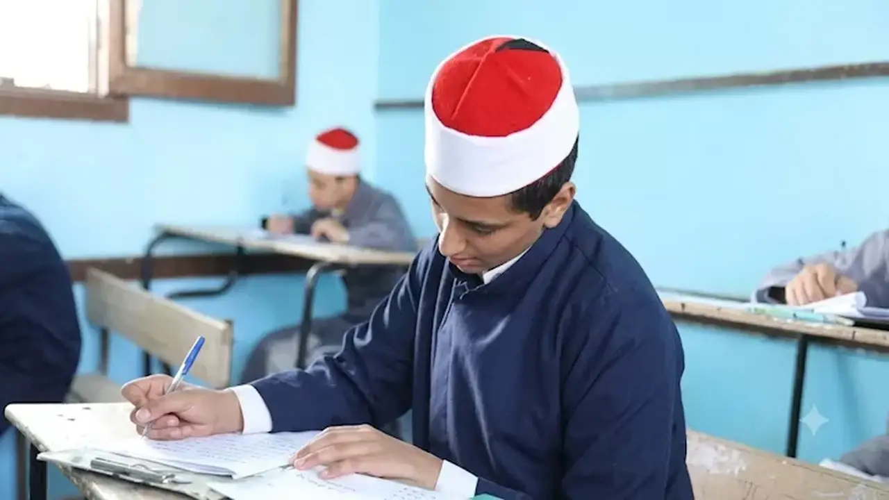 طلاب القسم العلمي بالثانوية الأزهرية يختتمون امتحانات الدور الأول غداً