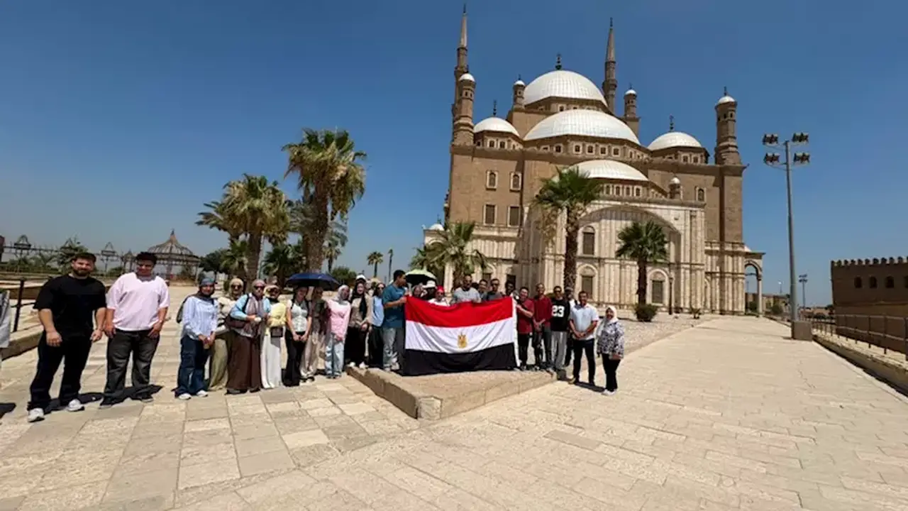 طلاب جامعة القاهرة يزورون قلعة صلاح الدين ضمن مبادرة “اعرف بلدك” – (صور)