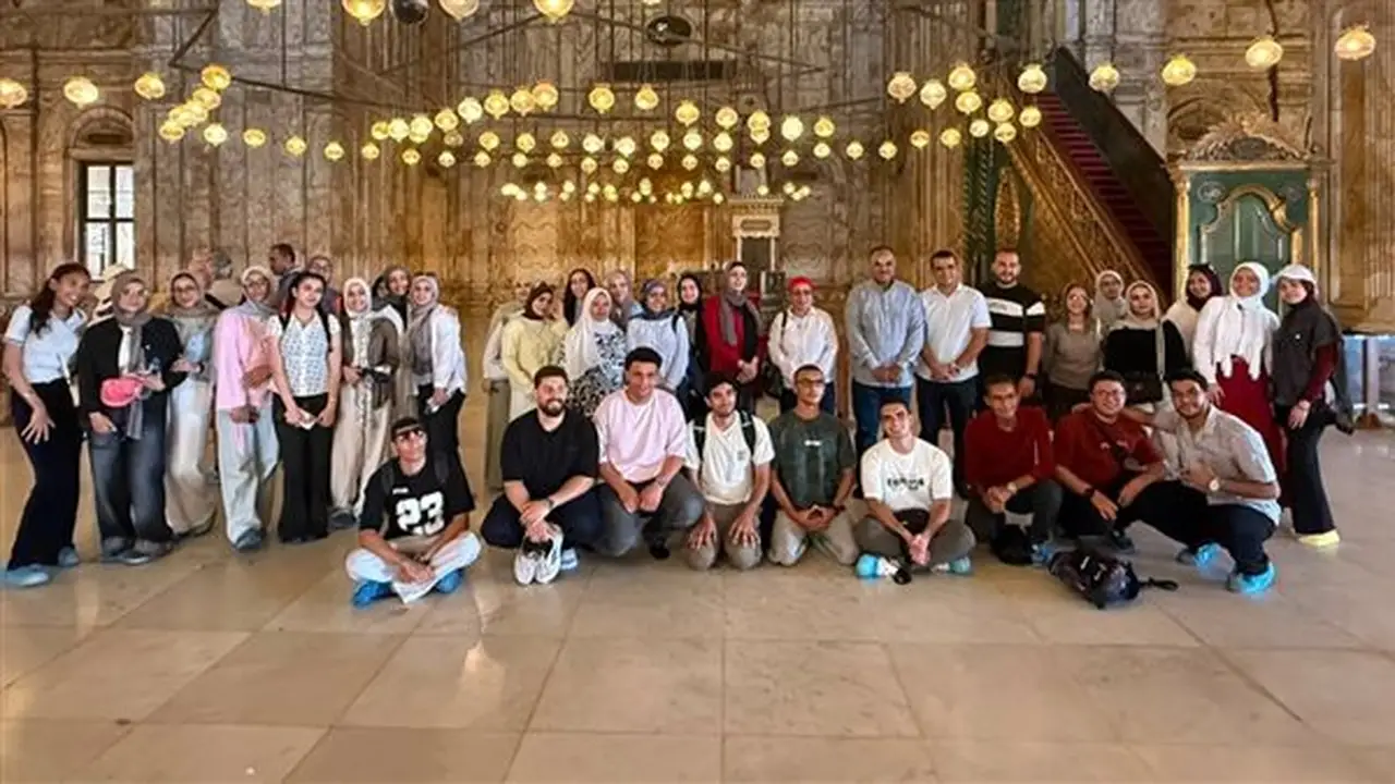 طلاب جامعة القاهرة الأهلية يكتشفون تاريخ مصر في قلعة صلاح الدين