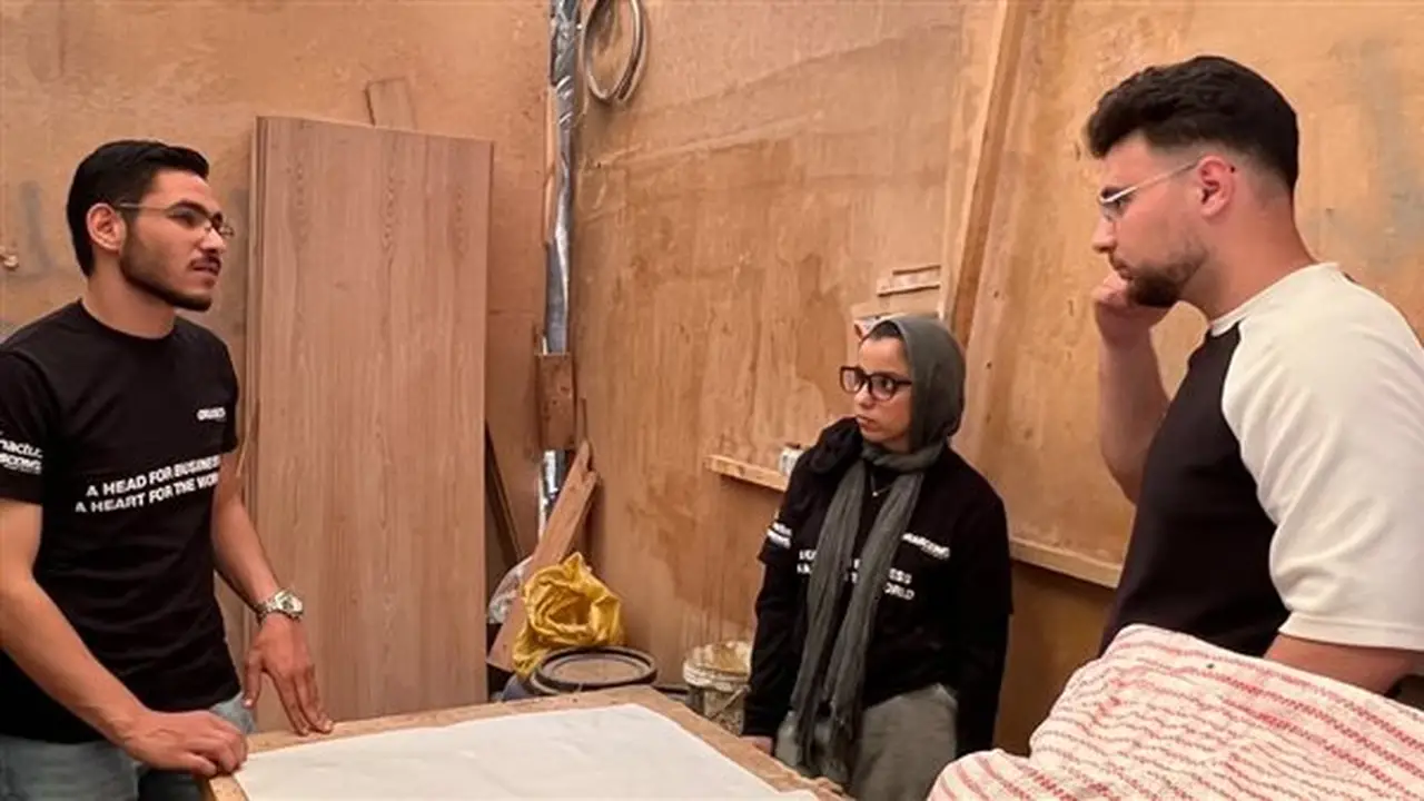 طلاب جامعة مدينة السادات يبتكرون منتجًا صناعيًا من حطب القطن