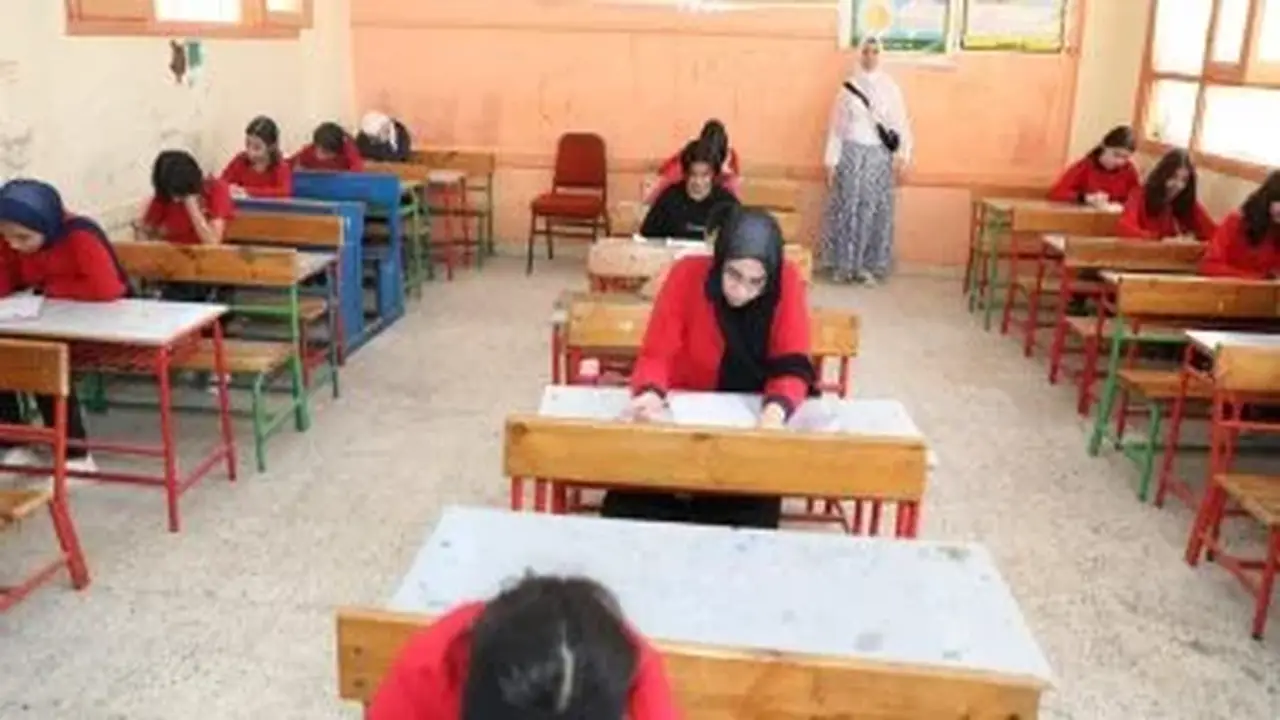طلاب صفوف النقل يبدأون امتحانات الملاحق اليوم