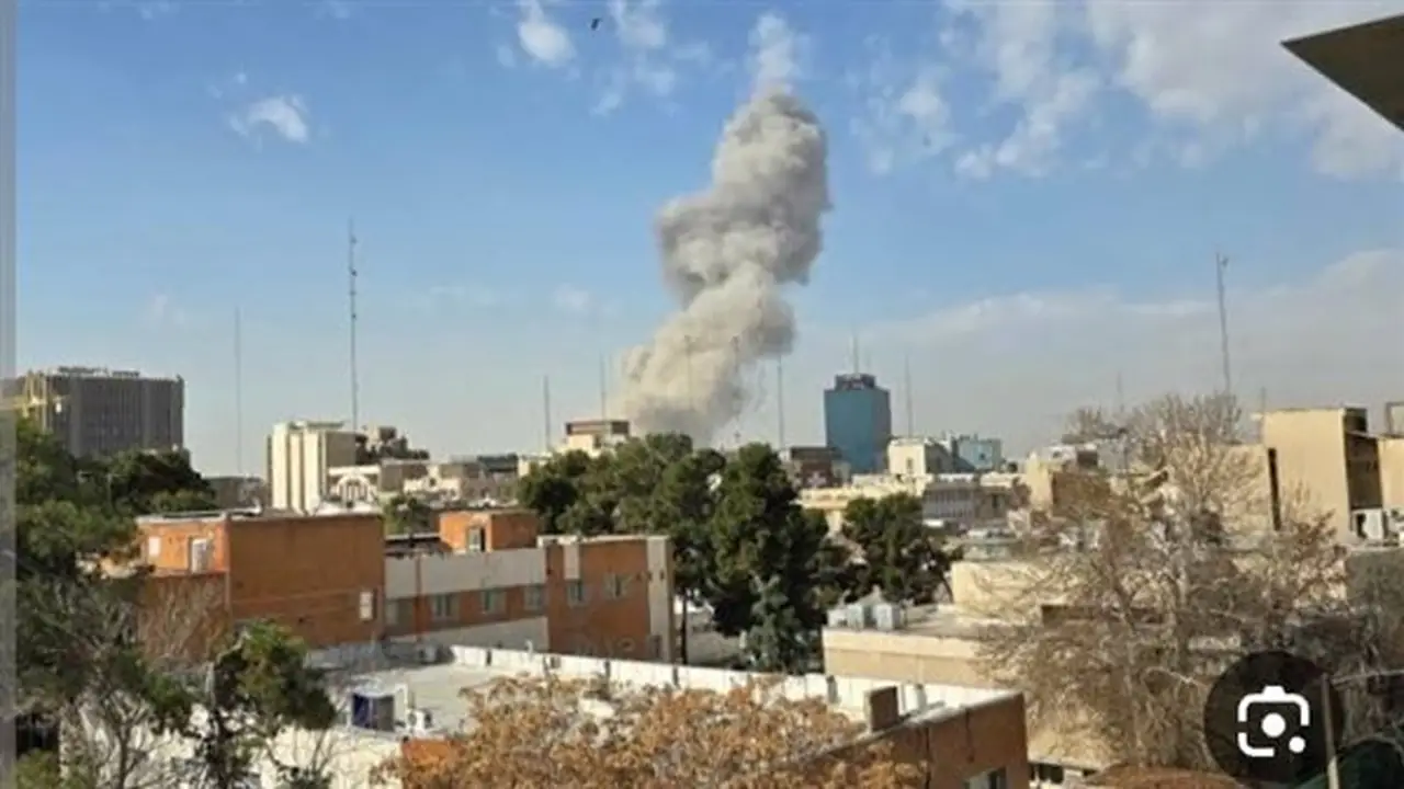 إيران تعلن إغلاق طريقي بندر عباس وبندر خمير وكهورستان لار حتى إشعار آخر