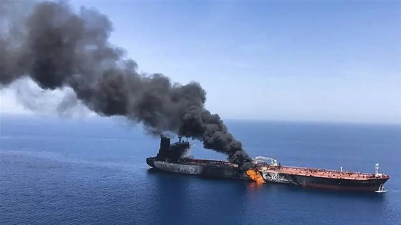 الحرس الثوري: اندلاع حريق في ناقلة نفط بعد انفجار جنوبي مضيق هرمز