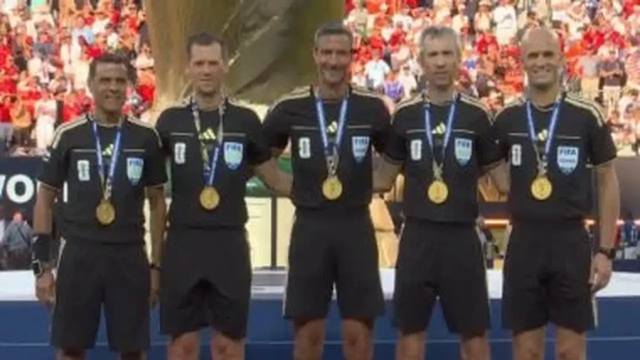عادل عقل: قرارات تحكيمية مثيرة في نهائي كأس العالم تُهدد تتويج إسبانيا