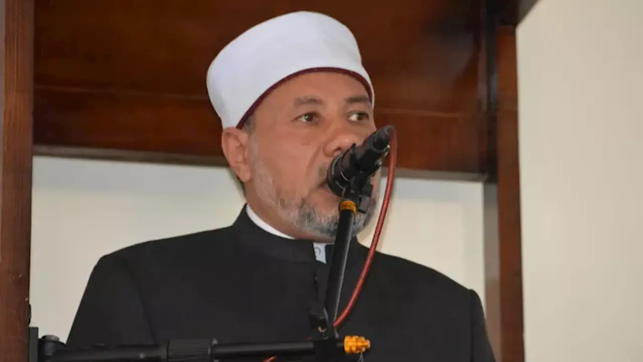 عبد المالك يلقي خطبة الجمعة الأولى بمسجد فرع جامعة الأزهر بأسيوط بعد افتتاحه