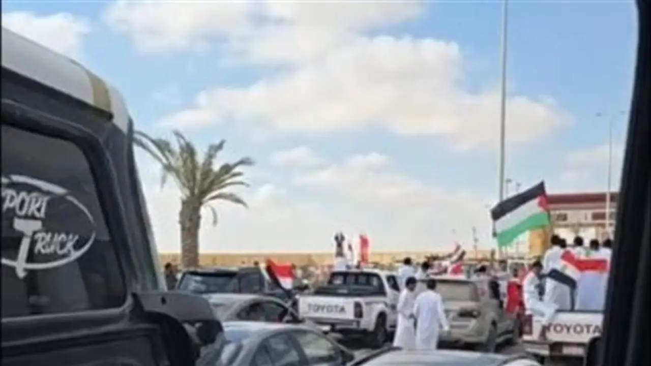 علم فلسطين يتألق في استقبال بعثة منتخب مصر بالعلمين بعد إنجاز المونديال