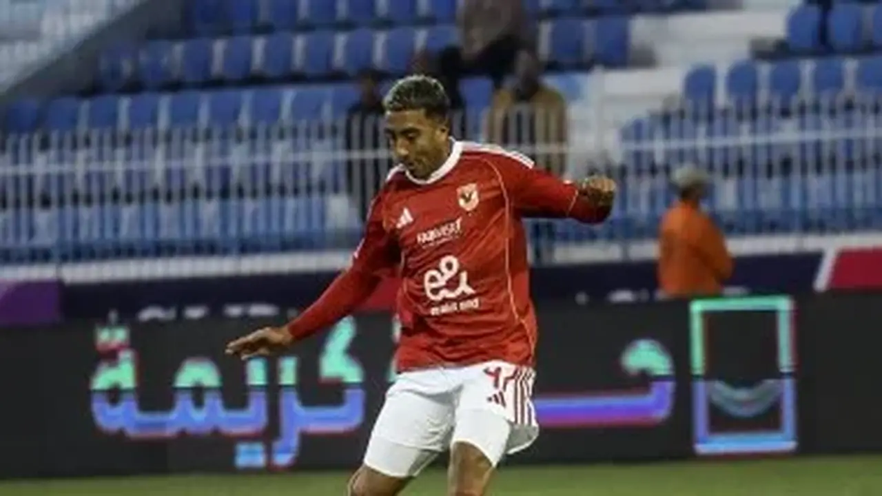 عموتة يحدد مصير إبراهيم عادل مع الأهلي في الموسم الجديد
