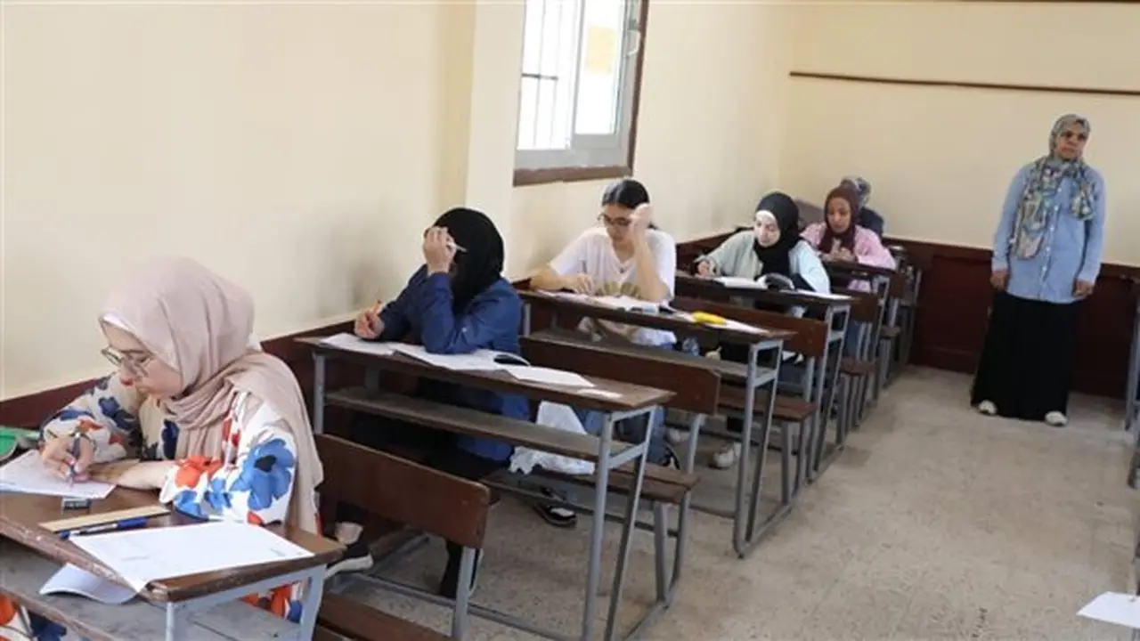 طلاب الثانوية العامة 2026 يواجهون امتحاني الفيزياء والتاريخ غدًا