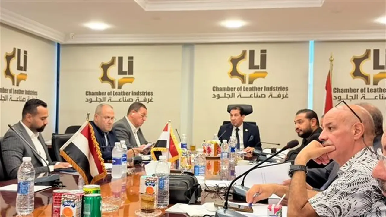 غرفة صناعة الجلود تعقد اجتماعًا لتحديث مواصفات الأحذية وتقييم الأسعار الاسترشادية
