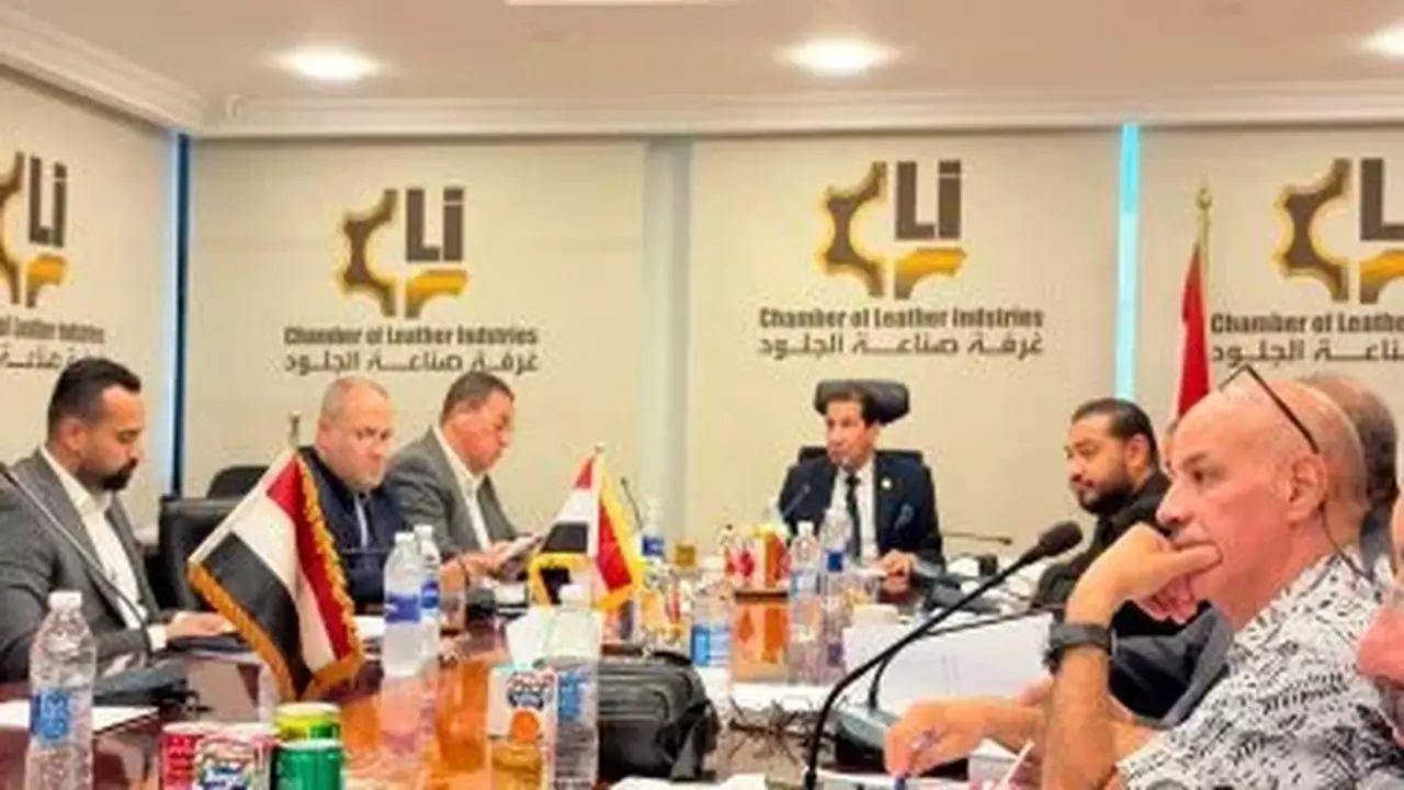 غرفة صناعة الجلود تناقش تحديث المواصفات القياسية للأحذية وتعزيز التنافسية