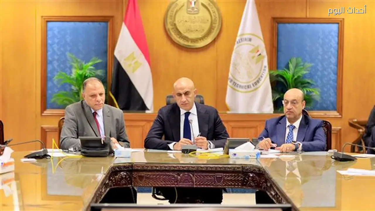 غرفة عمليات الثانوية العامة 2026 تتابع توزيع صناديق الامتحانات بشكل دقيق