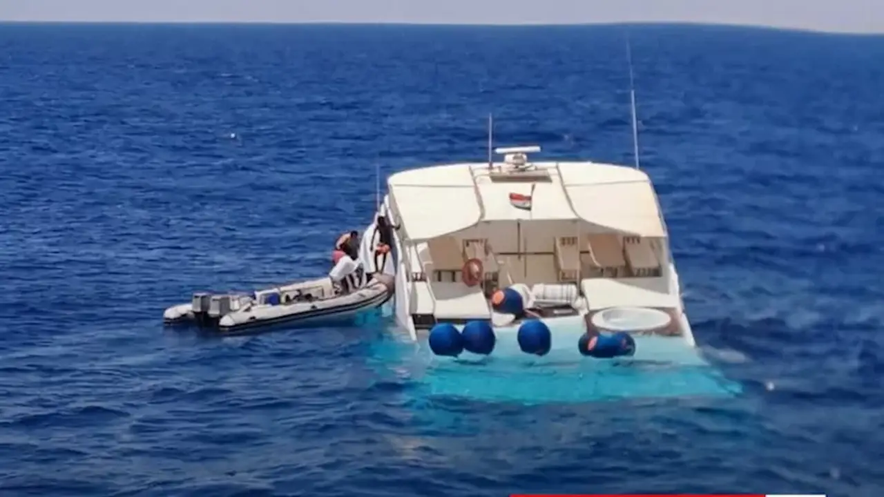غرق لانش سياحي في منطقة جبل الزيت بالبحر الأحمر: إنقاذ 4 أفراد ووفاة خامس