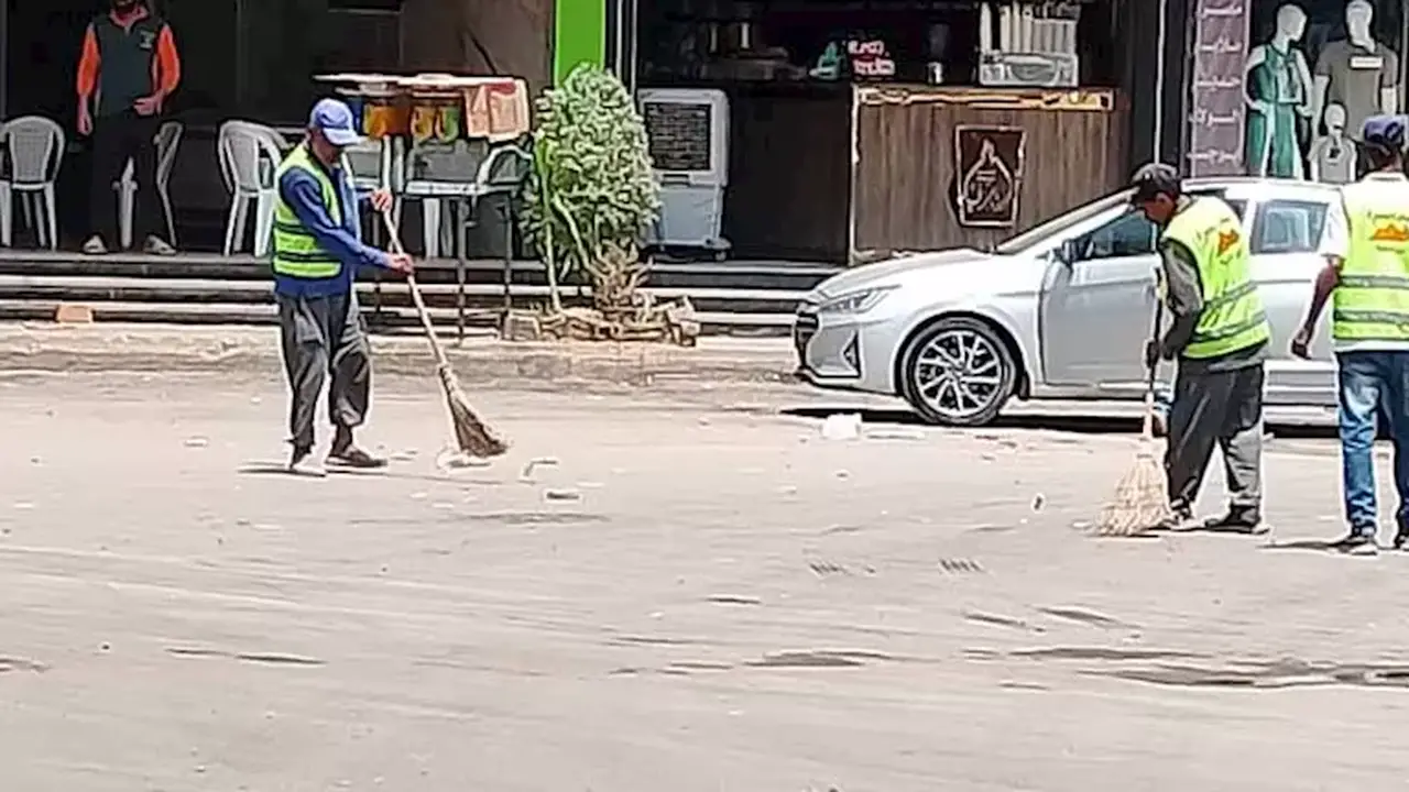 حملة مكبرة لإعادة الانضباط بطريق المريوطية تشمل غسيل الأرصفة ورفع إشغالات
