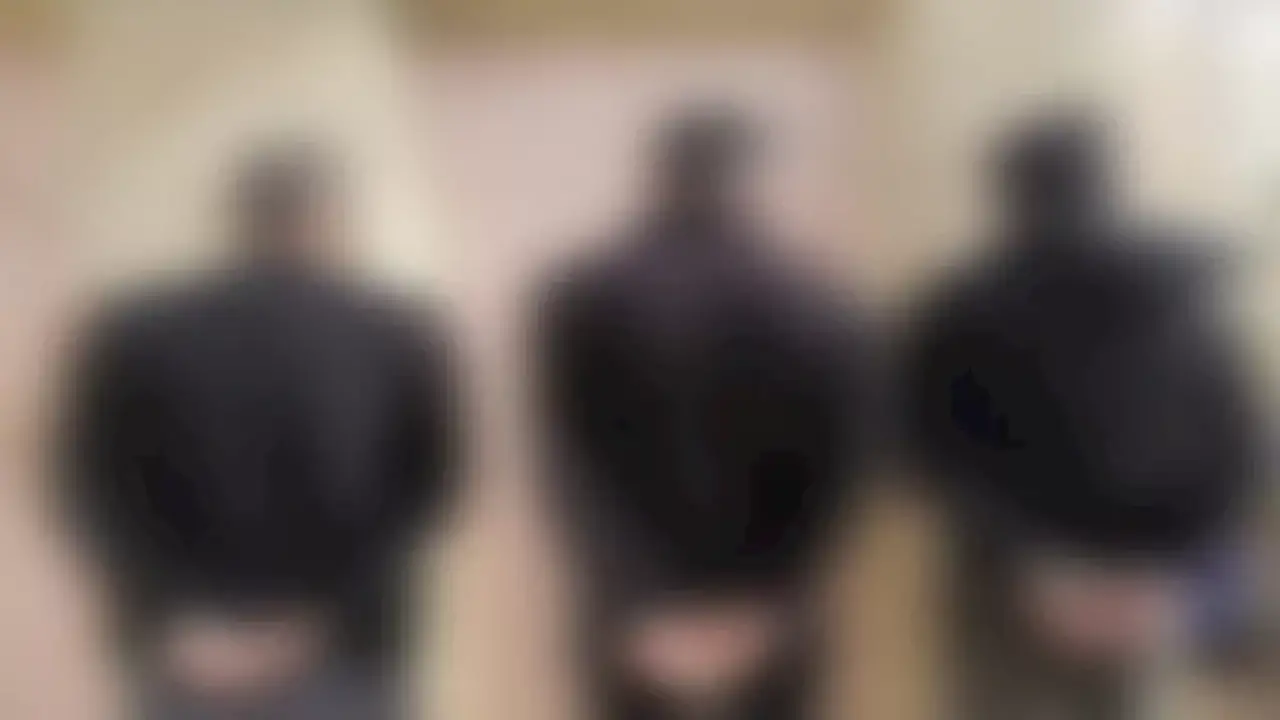 القبض على 4 متهمين باقتحام محل تجاري وسرقة محتوياته في أسيوط