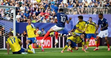 فرنسا تتفوق على السويد بهدف مبابي في الشوط الأول (فيديو)