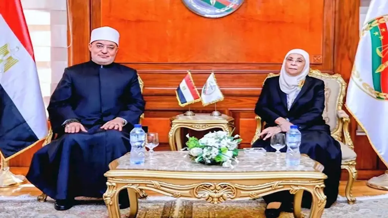 مفتي الجمهورية يقدم التهاني لرئيسة هيئة النيابة الإدارية الجديدة | صور