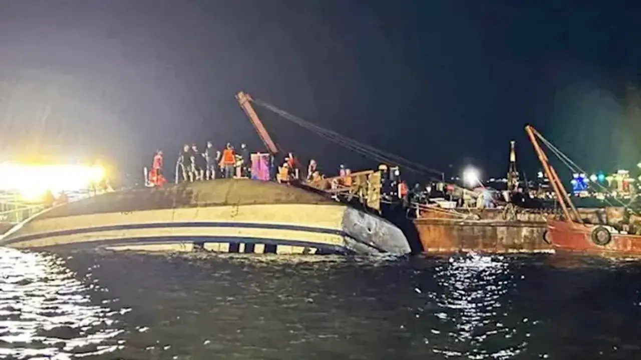 مصرع 15 سائحًا هنديًا في غرق قارب نزهة قبالة جزيرة “فو كوك” في فيتنام