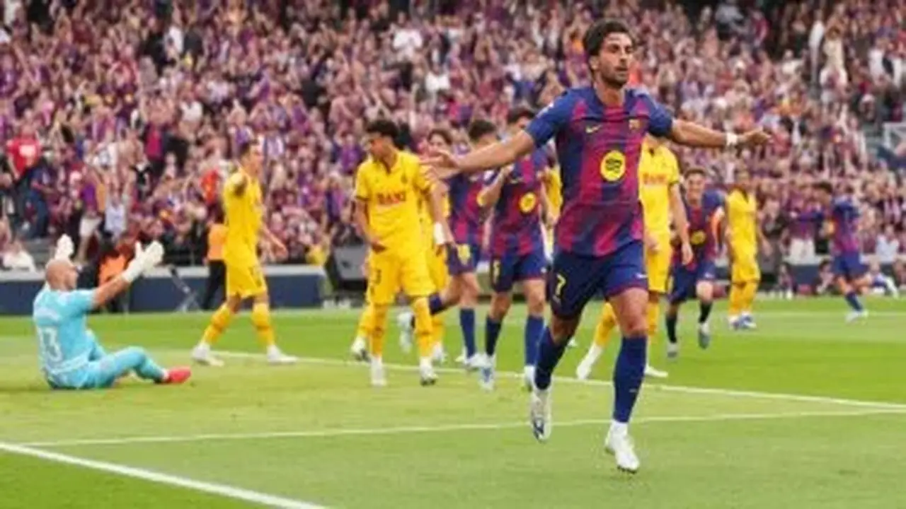 فيران توريس يؤجل مفاوضاته مع برشلونة وسط اهتمام باريس سان جيرمان