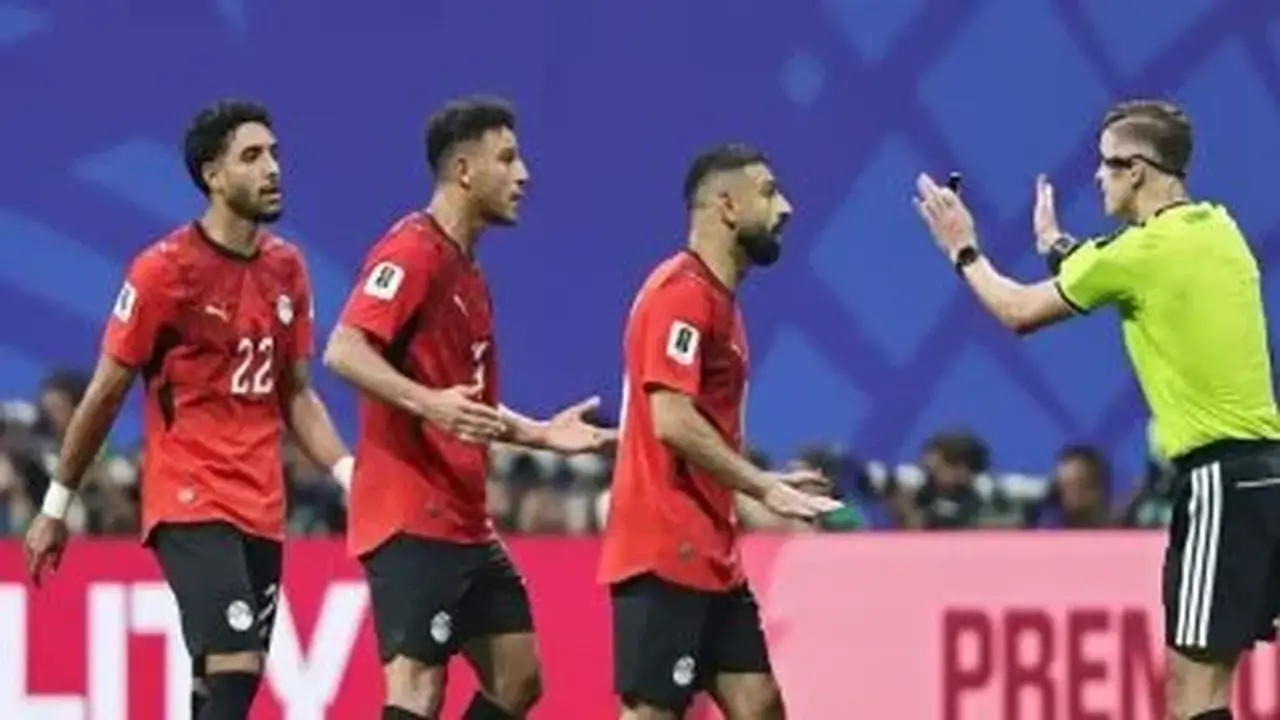 فيفا يكرم حكم الفار في مباراة مصر والأرجنتين رغم الانتقادات.. التفاصيل هنا