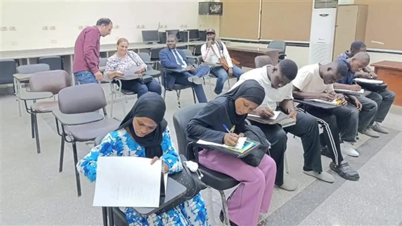 كلية الآداب بجامعة عين شمس تطلق برنامجًا لتعليم اللغة العربية لطلاب غانا
