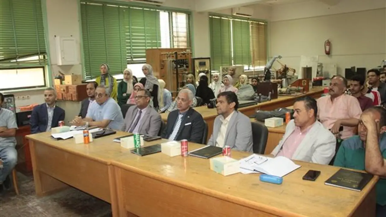 كلية الهندسة بجامعة أسيوط تعرض مشروعات تخرج طلابها للعام 2025/2026