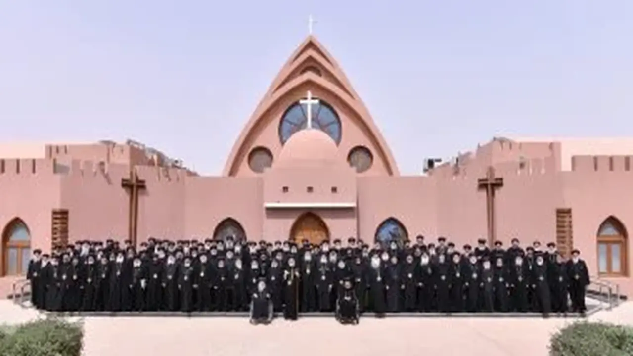 لائحة الآباء الأساقفة تحدد معالم العلاقة بين الأسقف والكاهن