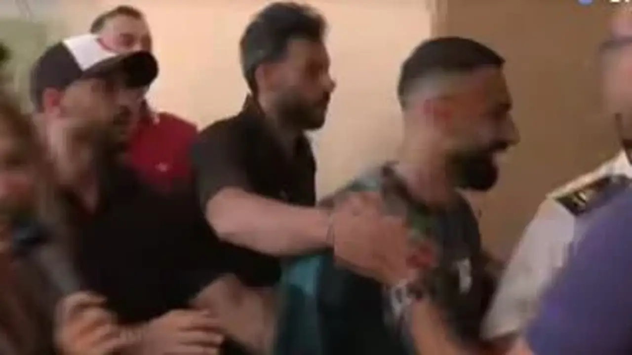 لحظة وصول محمد صلاح إلى فندق الإقامة بالعلمين بعد العودة من كأس العالم – فيديو