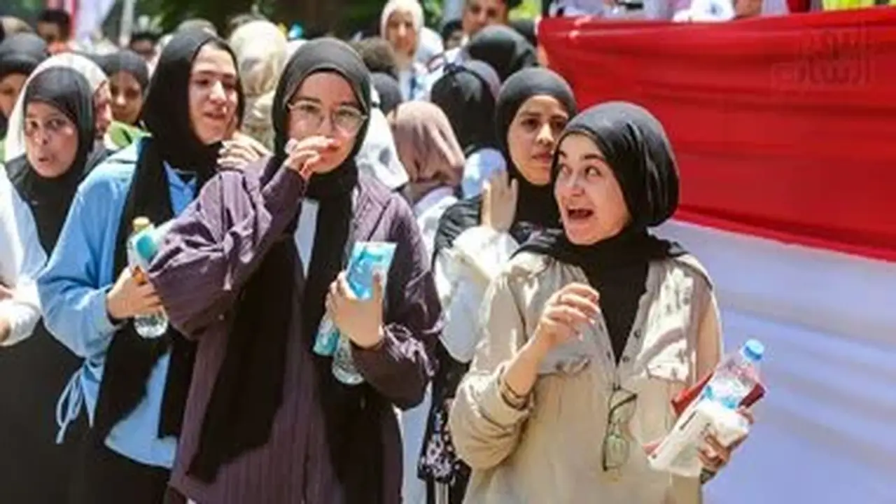 طلاب الثانوية العامة: سجل الآن لتصلك النتيجة فور اعتمادها من الوزير