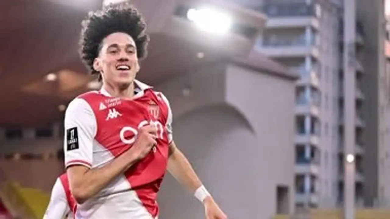 ليفربول يتنافس مع سان جيرمان على ضم موهبة موناكو أكليوش