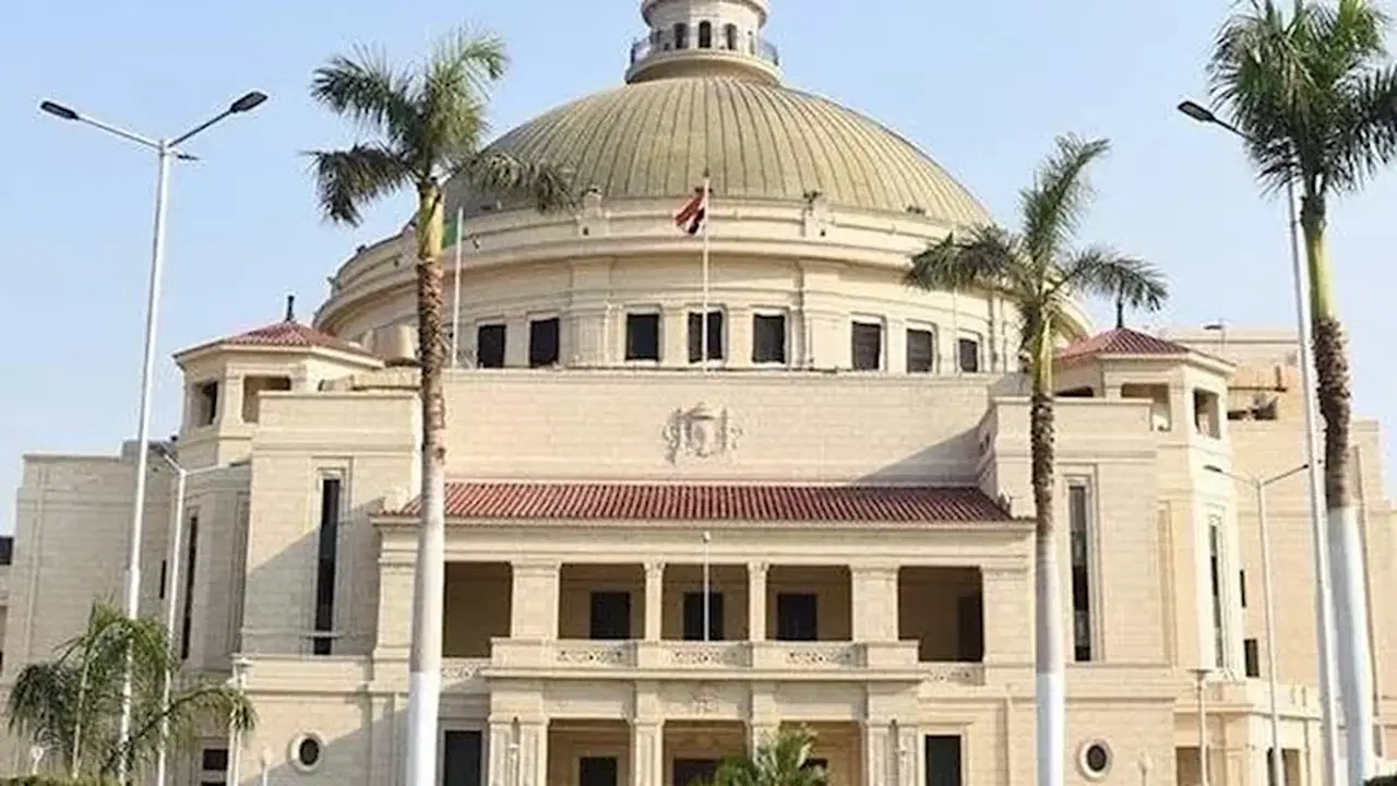 مجلس جامعة القاهرة يوافق على زيادة مكافآت الإشراف على الرسائل العلمية