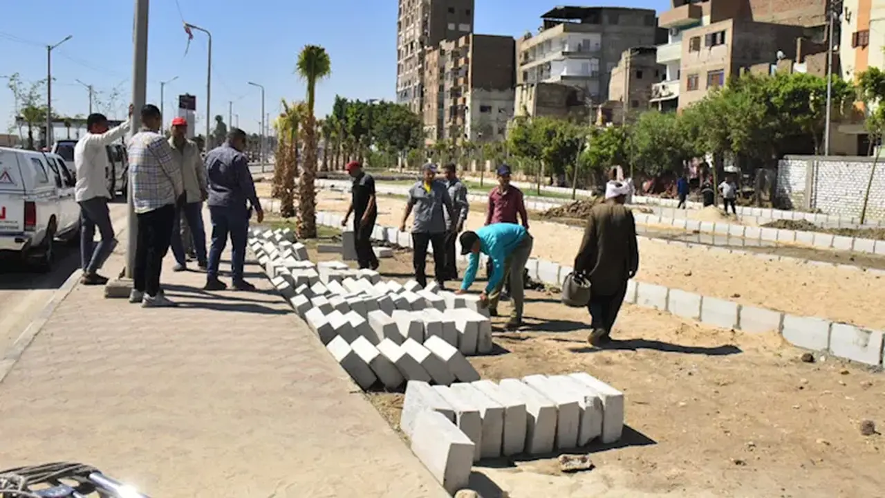 محافظ أسيوط يتفقد أعمال تطوير ميدان قناطر أسيوط الجديدة ويوجه بسرعة الإنجاز – صور