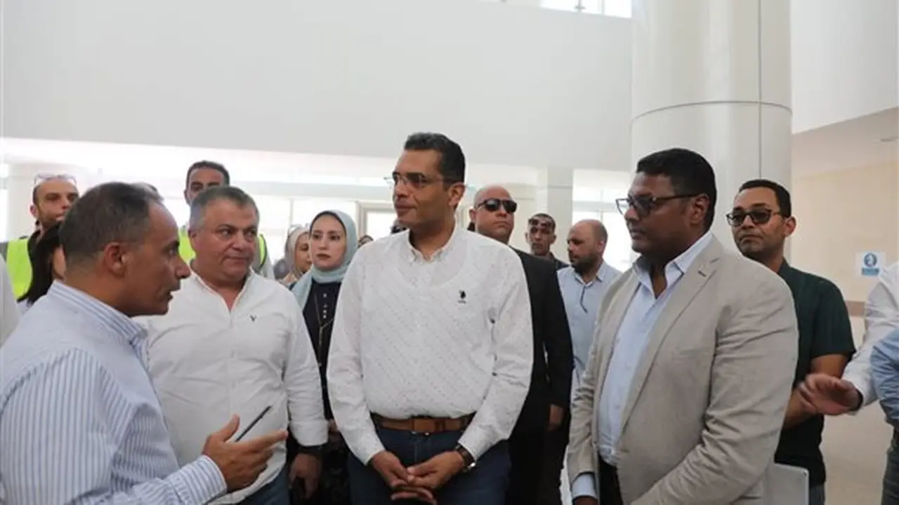 محافظ البحر الأحمر يتفقد مستشفى رأس غارب المركزي تمهيدًا لافتتاحها في العيد القومي للمحافظة