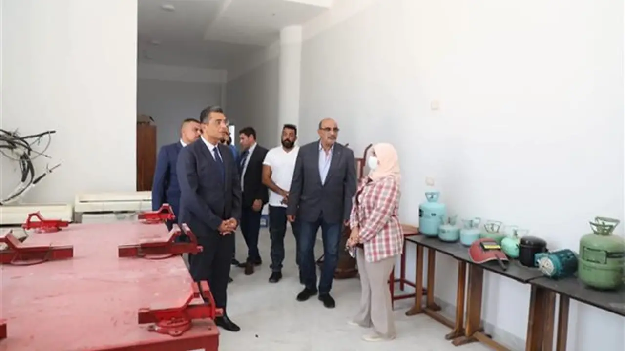 محافظ البحر الأحمر يتفقد جاهزية الأقسام الفنية بمدرسة الأوربي للتكنولوجيا التطبيقية