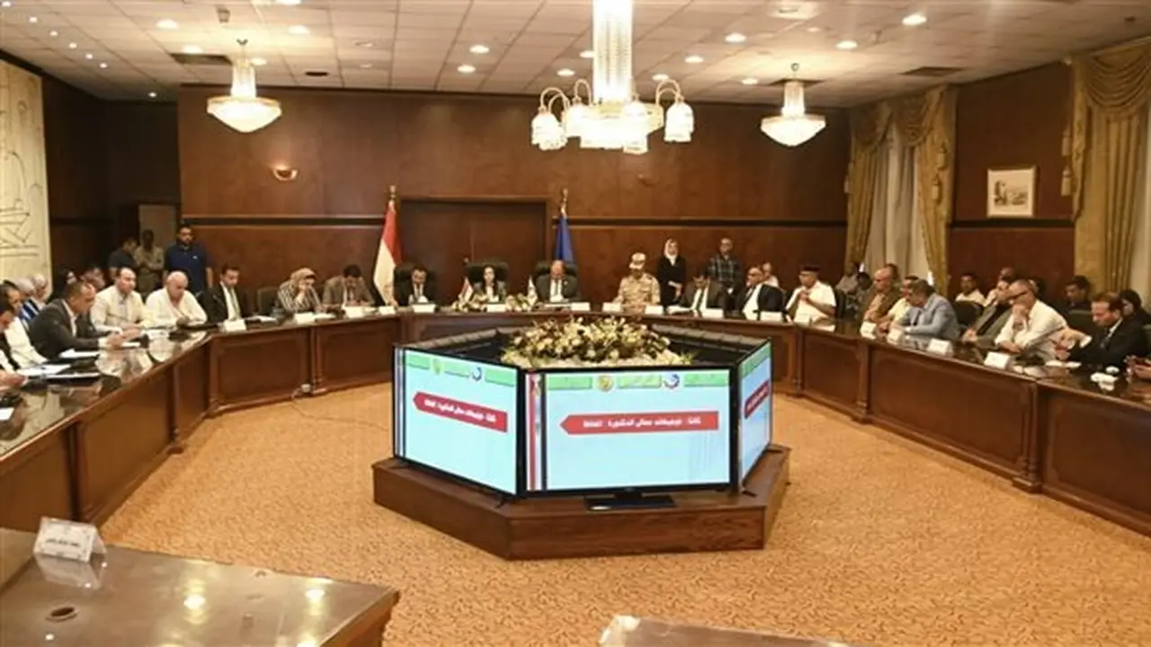 محافظ البحيرة تستعرض الموقف التنفيذي للمشروعات والخطط الحالية