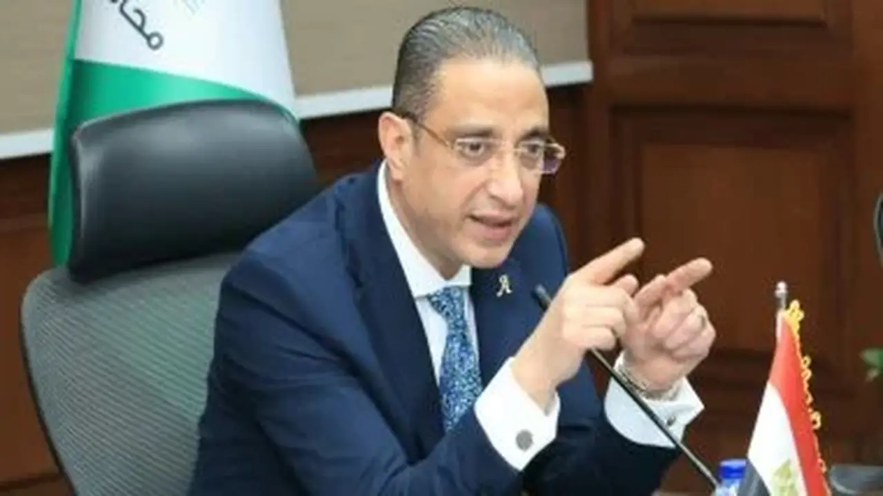 محافظ الجيزة يقرر إيقاف عمل عمال النظافة خلال أوقات الذروة لمواجهة موجة الحر