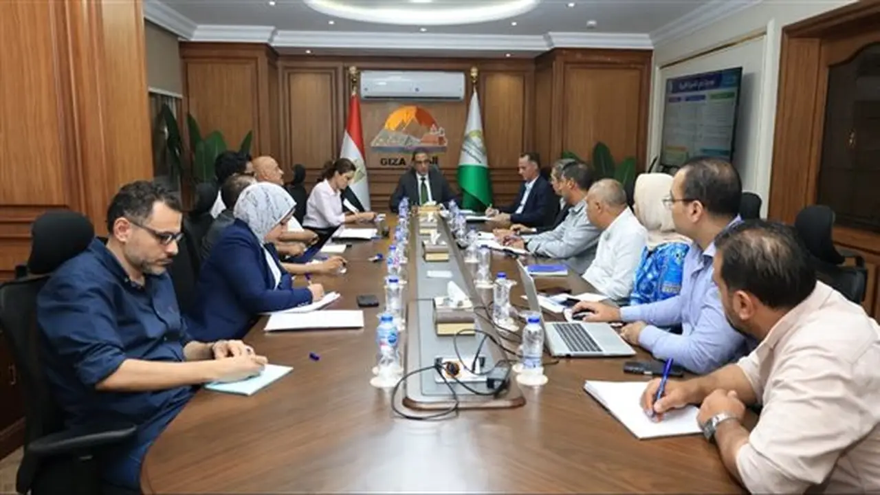 محافظ الجيزة يتابع مشروعات حي المنيرة ويحث على تسريع تنفيذ السوق الحضاري بالبراجيل