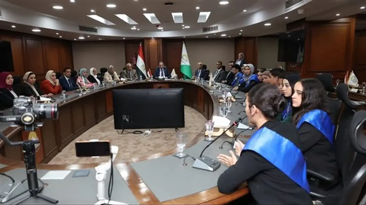 محافظ الجيزة يستقبل وفدًا من برلمان الشيوخ والشباب بمناسبة ذكرى ثورة 30 يونيو