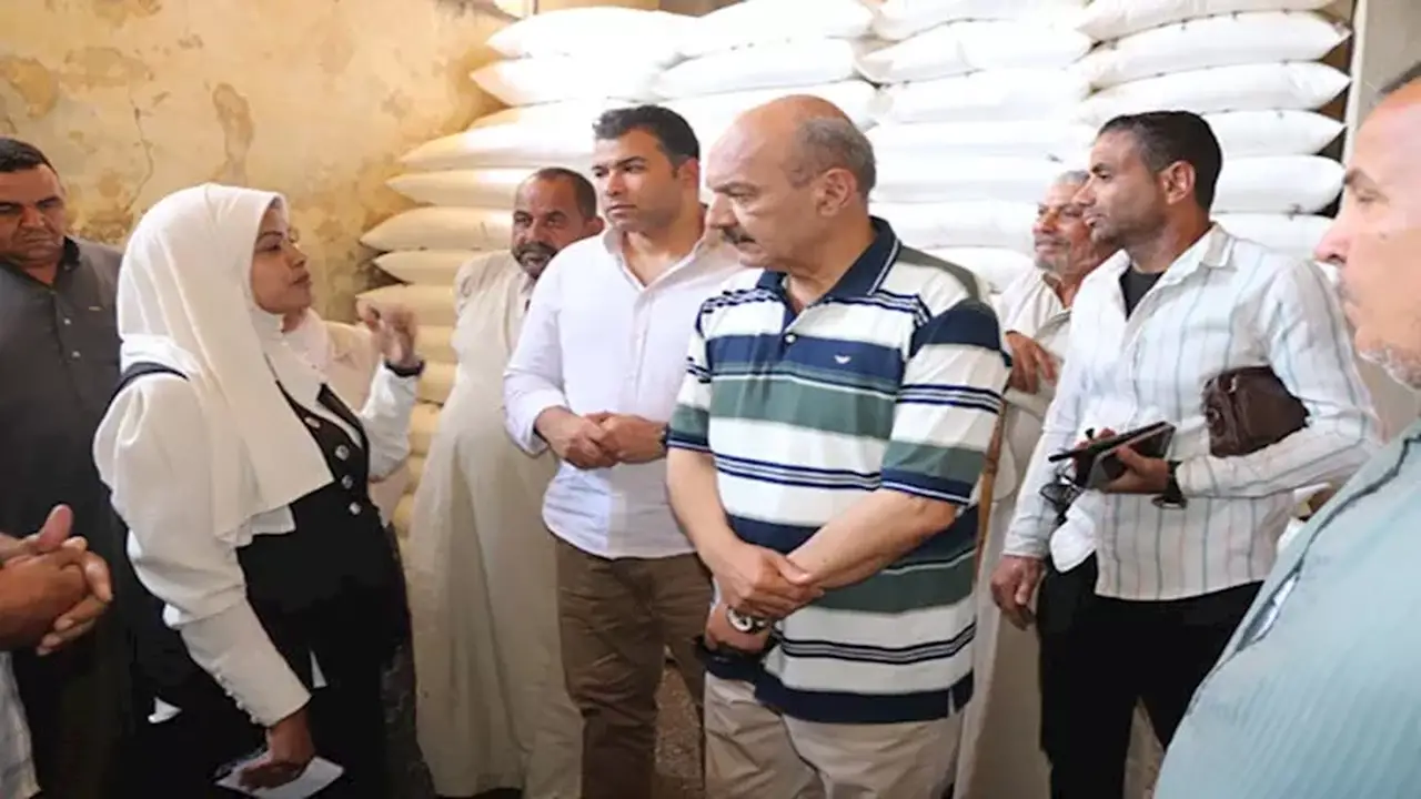 محافظ السويس يحيل مخالفات صرف الأسمدة المدعمة بجمعية شندورة إلى النيابة العامة