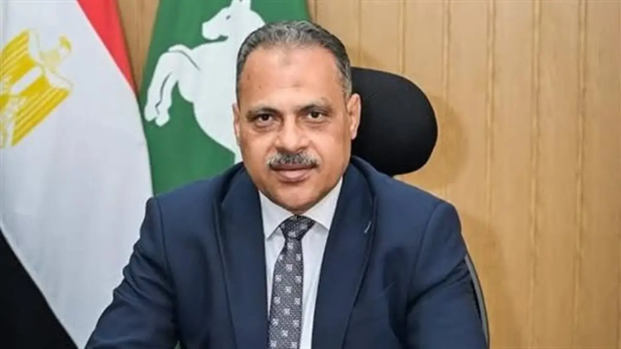 محافظ الشرقية يتخذ 28 قرارًا تأديبيًا ضد 81 موظفًا مقصرًا