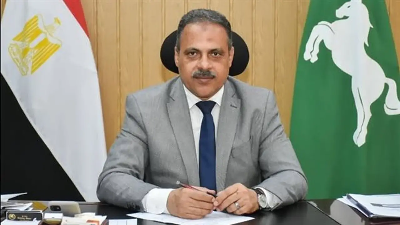 محافظ الشرقية يقرر تعديل مواعيد عمل عمال النظافة لحماية صحتهم في ظل ارتفاع درجات الحرارة