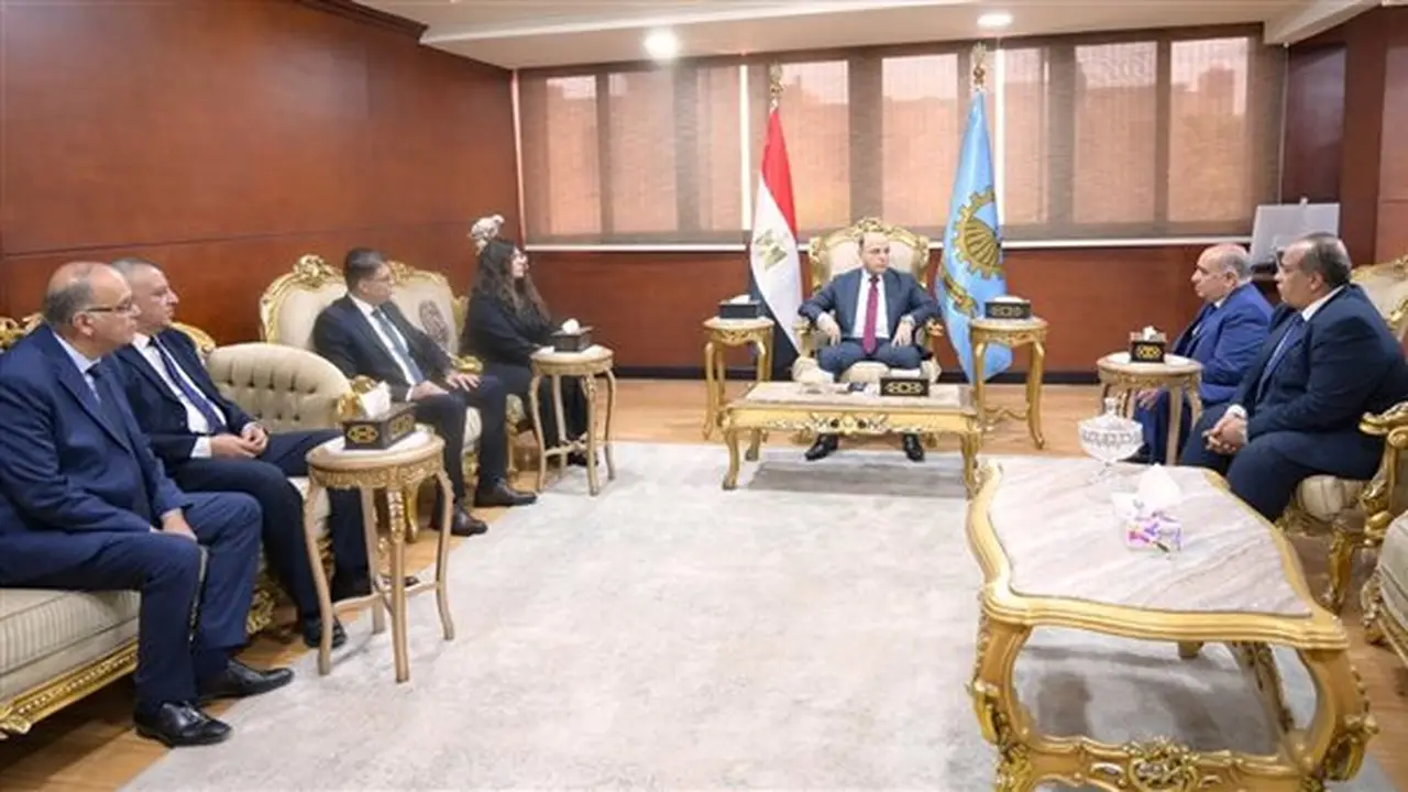 محافظ الغربية يلتقي البنك الزراعي لتعزيز الدعم للمزارعين