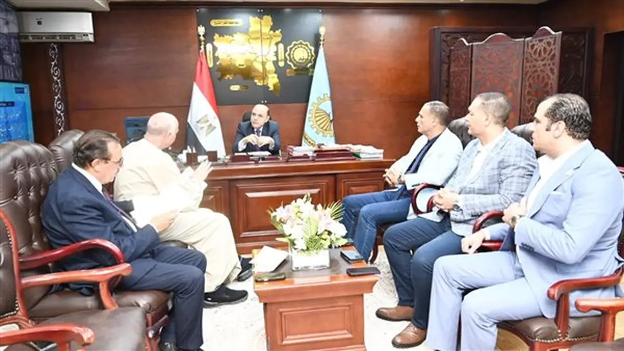 محافظ الغربية يبحث مع أعضاء البرلمان مشكلات الدوائر الخدمية