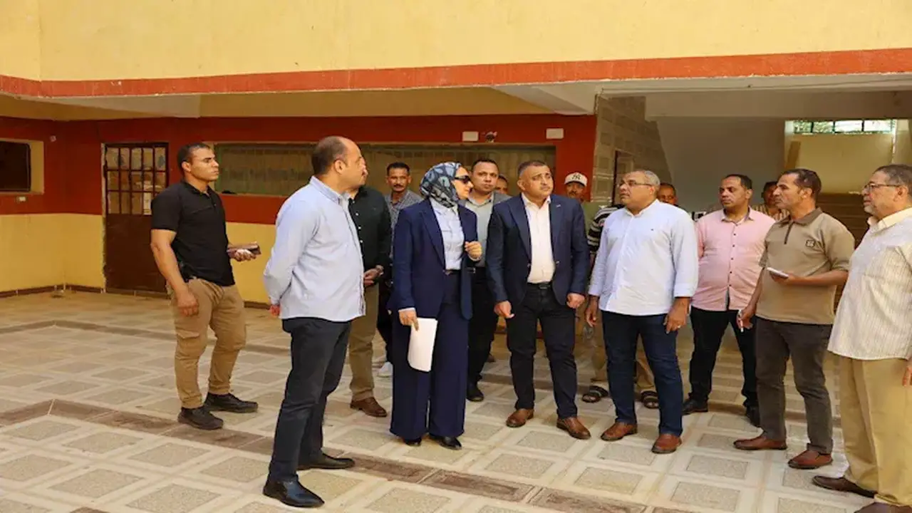 محافظ الوادي الجديد تتفقد بيوت الطلبة وتوجه بتسريع مشروعات المدارس