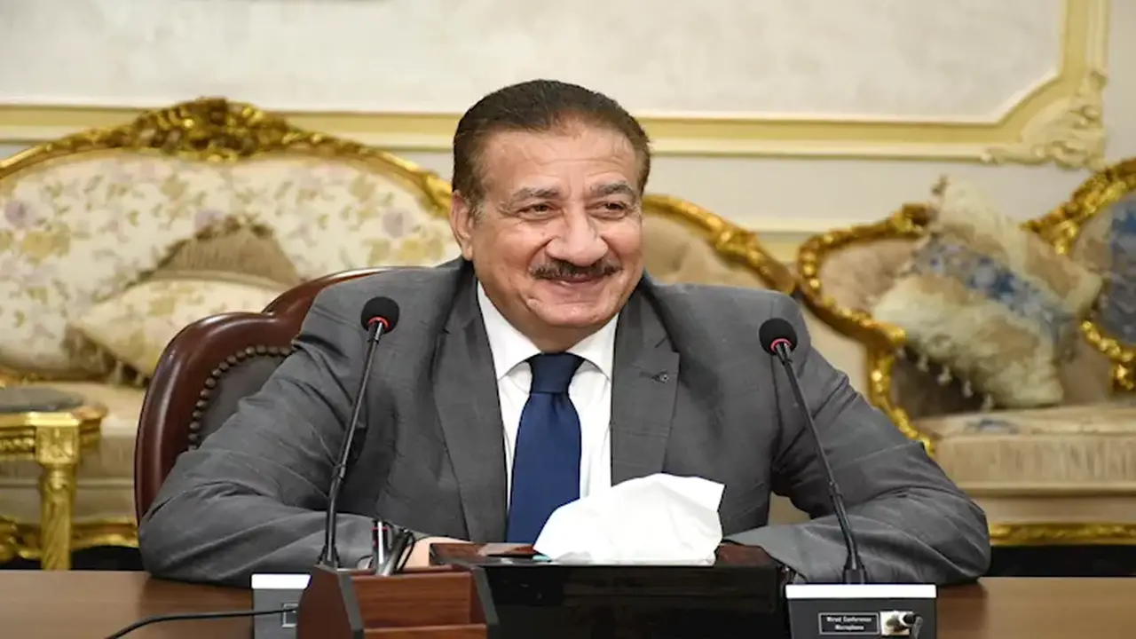 محافظ بورسعيد يوقف تشغيل مطعم كبير لمخالفات صحية