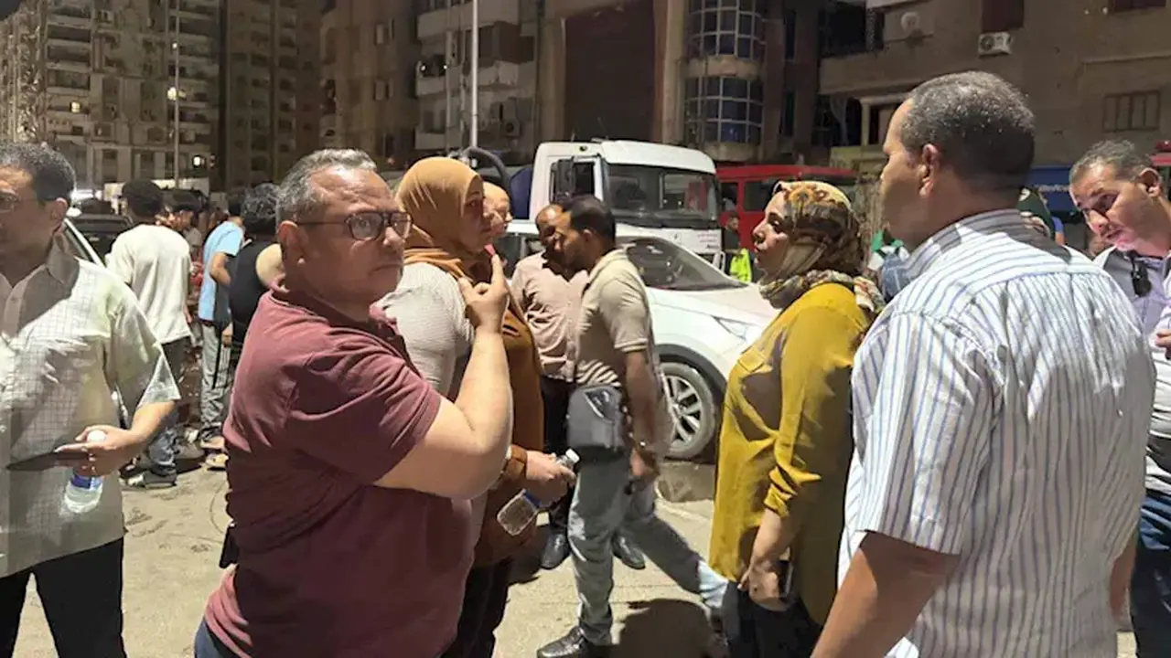 محافظ سوهاج يوجه بفحص السلامة الإنشائية لبرج معهد الاتصالات بعد الحريق