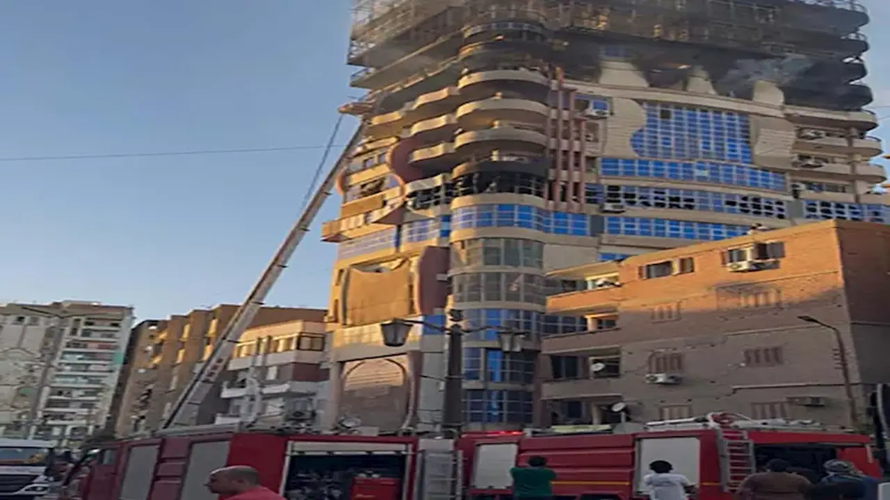 محافظ سوهاج: السيطرة الكاملة على حريق برج معهد الاتصالات