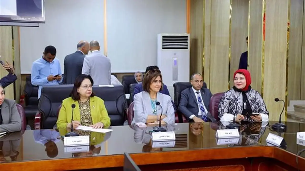 محافظ كفر الشيخ ورئيسة المجلس القومي للمرأة يلتقيان صيادات المحافظة لمناقشة التمكين والشمول المالي