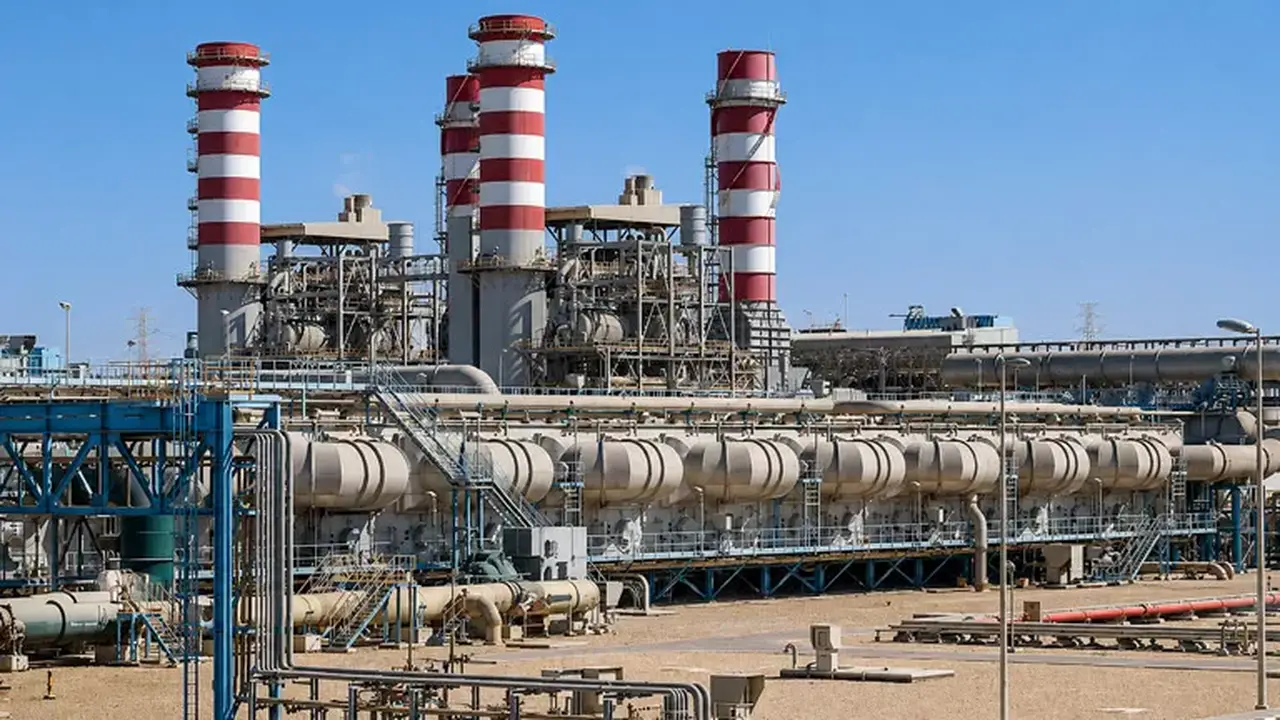 أهمية محطات تحلية المياه في الخليج وتداعيات استهدافها الإيراني
