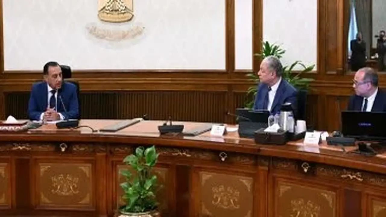 مدبولي يتابع استعدادات المرحلة الثانية من مشروعات حياة كريمة